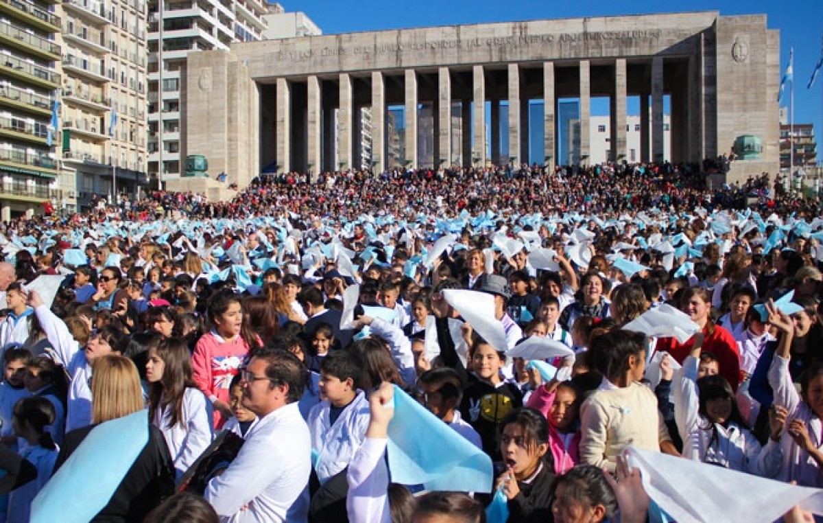 Santa Fe: Más de 20 mil chicos de toda la provincia prometieron lealtad a la Bandera