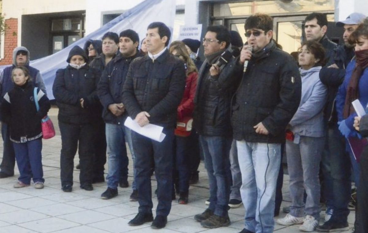 Municipales de Caleta continuarán de paro hasta que les depositen sueldo y aguinaldo