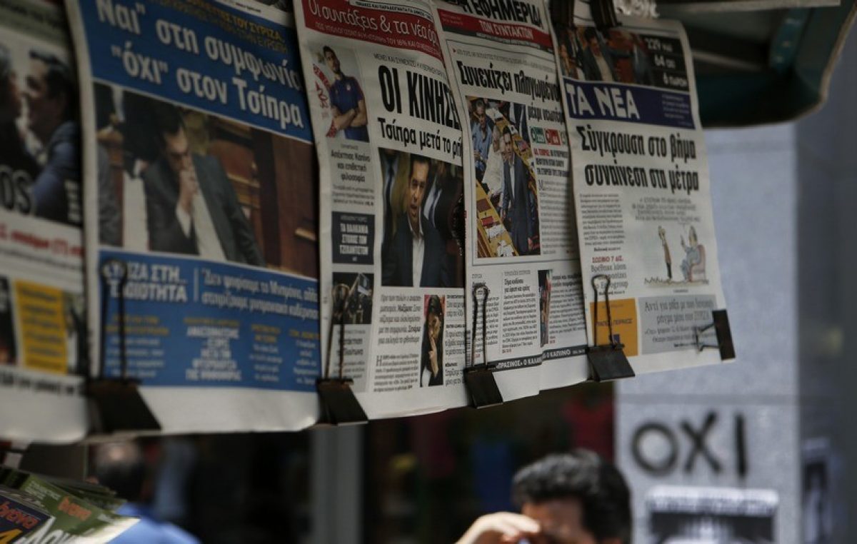Europa le manda euros a Grecia mientras tambalea la alianza que sustenta a Tsipras