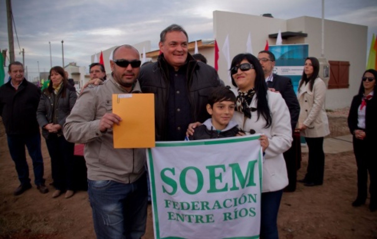 Recibieron viviendas familias del sindicato de obreros y empleados municipales de Federación