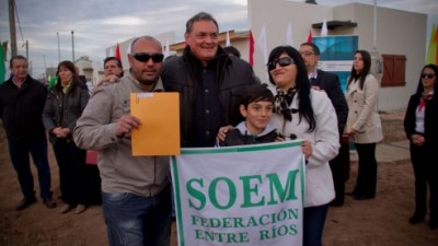 Recibieron viviendas familias del sindicato de obreros y empleados municipales de Federación
