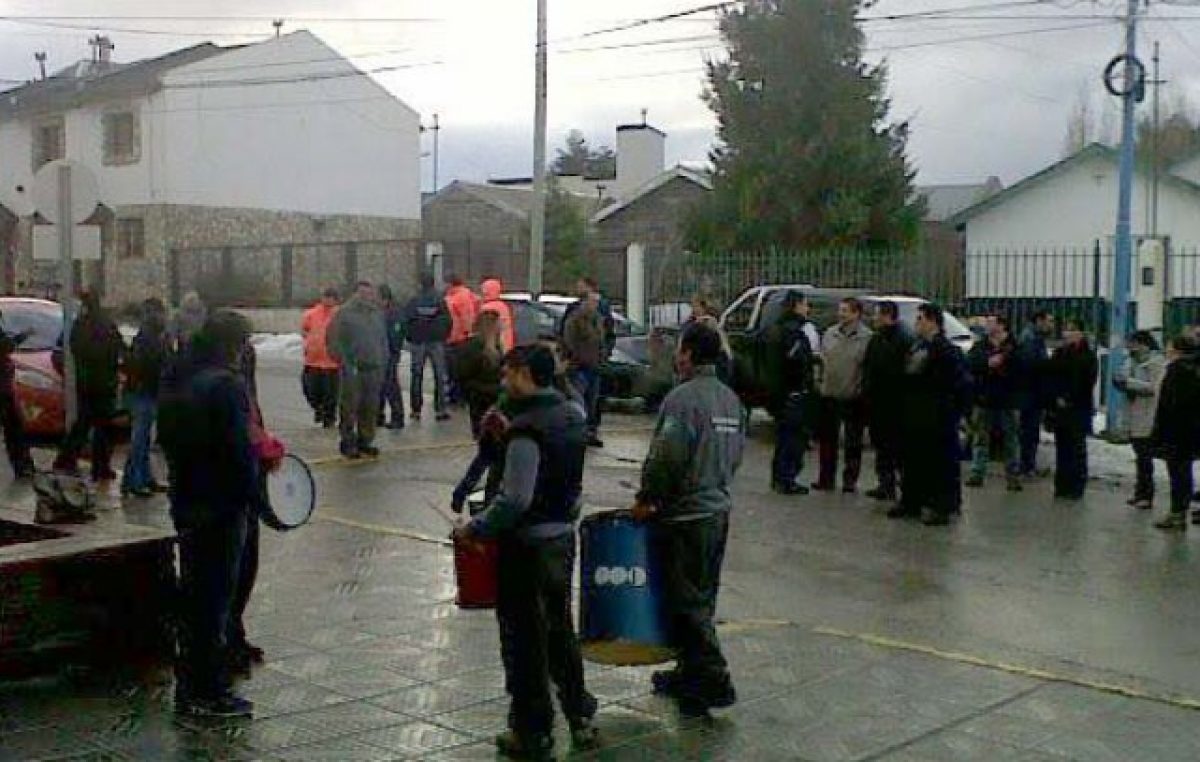 Trabajadores municipales de Ushuaia realizan asambleas informativas en reclamo de un incremento salarial