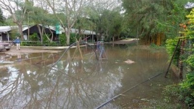 Ituzaingó: El agua retrocede y deja mil viviendas afectadas