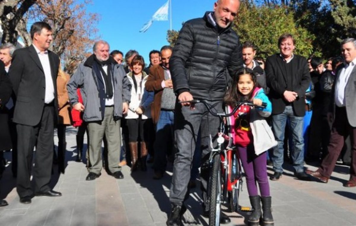 400 bicicletas y tres minibuses para los habitantes de las Comunas Rurales de Chubut