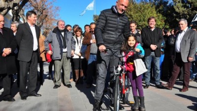 400 bicicletas y tres minibuses para los habitantes de las Comunas Rurales de Chubut