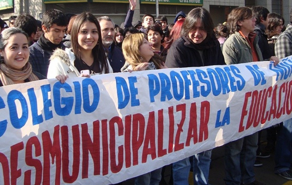 Profesores chilenos llevan un mes de paro y la nueva ministra pide que levanten la medida