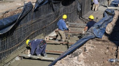 La Plata: Avanzan con las obras hidráulicas para la Región y con las viviendas en 1 y 514