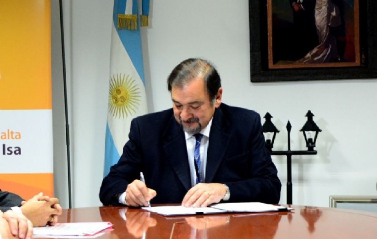 El intendente de Salta firmó el decreto de pase a planta permanente de trabajadores municipales