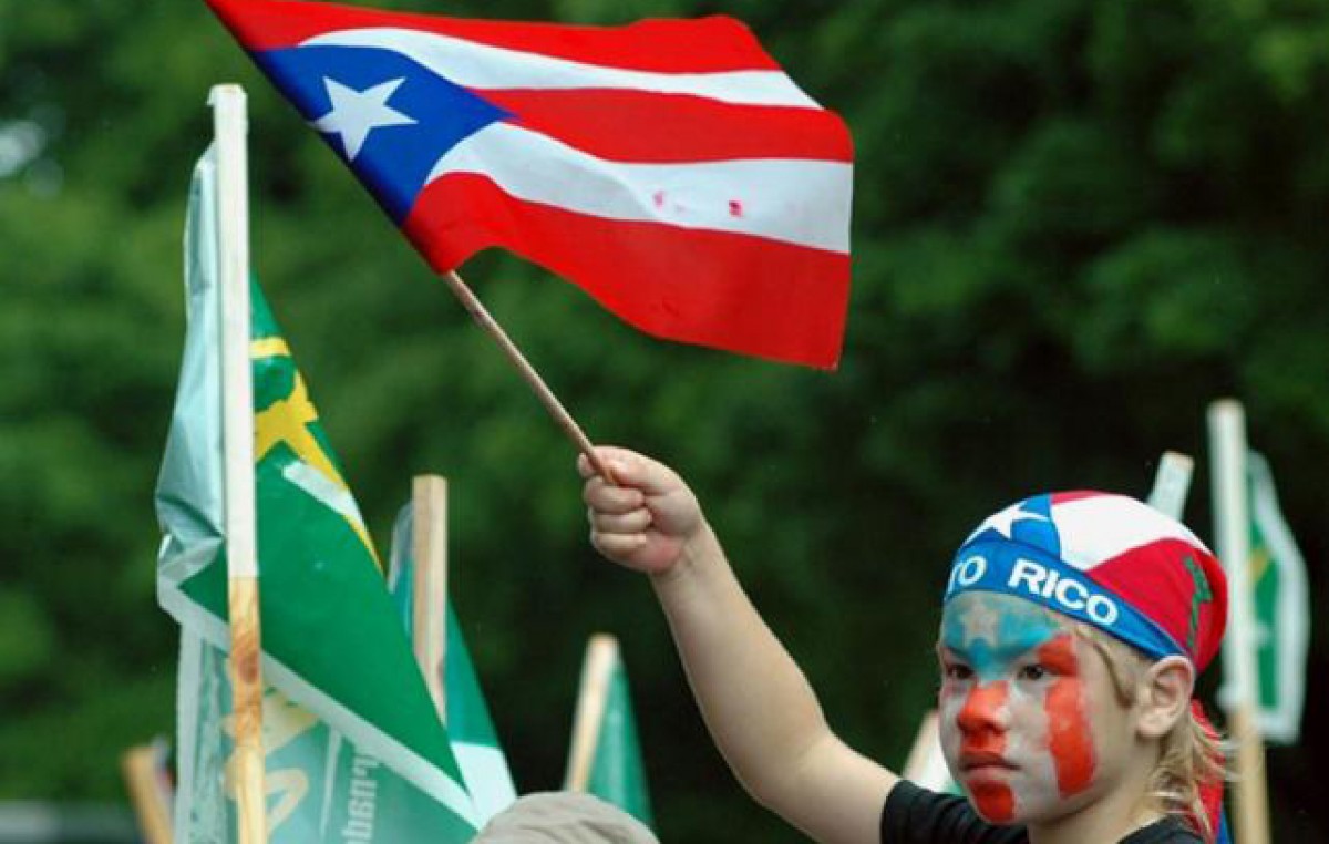 Piden que Puerto Rico pague su deuda despidiendo a docentes
