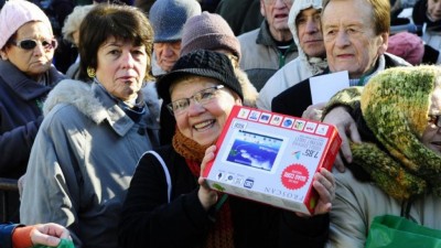 Los jubilados uruguayos comienzan a recibir tablets y conexión a internet