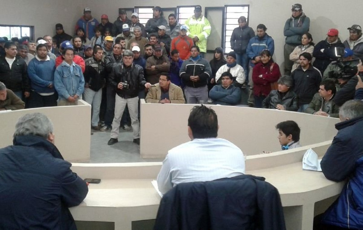 Municipales de Rosario de la Frontera apretaron a ediles por un aumento
