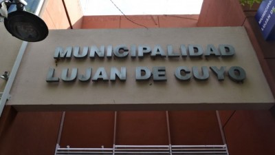 Persisten los problemas con el pago de haberes municipales en Santa Rosa y Luján