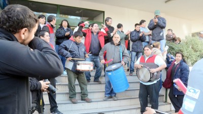 Municipales de Neuquén piden pase a planta de 400 contratados y una suba