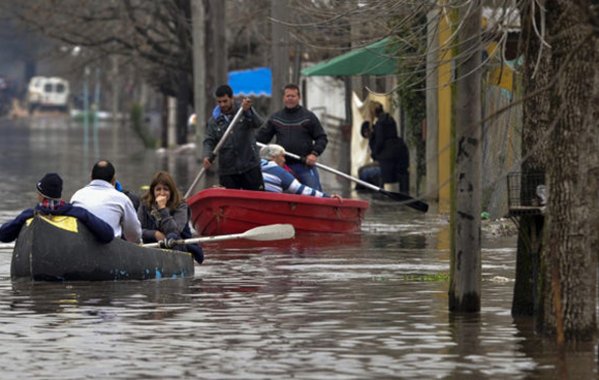 Son 10.000 las personas evacuadas por inundaciones en Buenos Aires