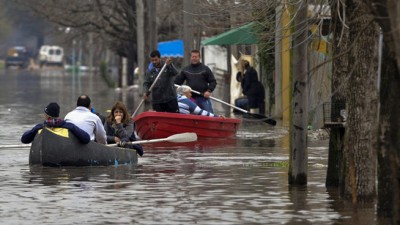 Son 10.000 las personas evacuadas por inundaciones en Buenos Aires