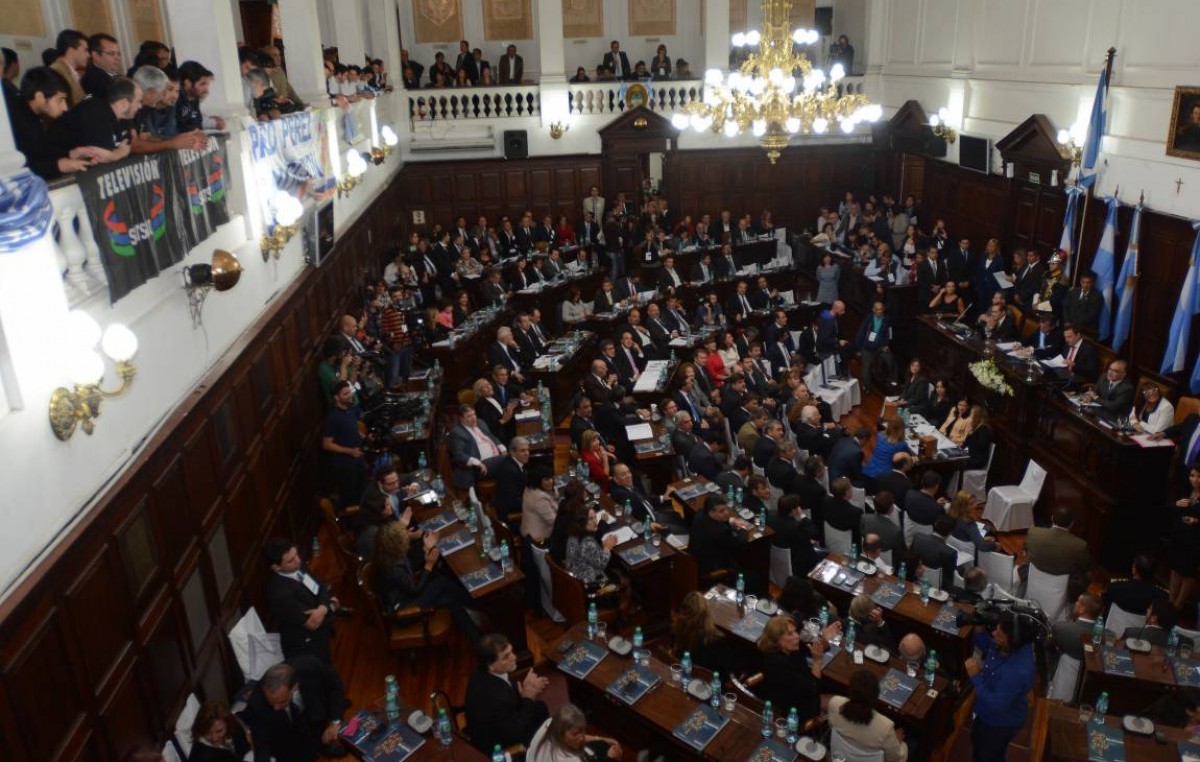 Legisladores radicales de Mendoza donarán sus aumentos, pero solo hasta octubre