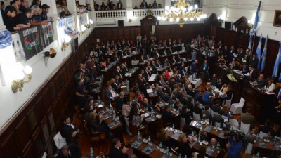 Legisladores radicales de Mendoza donarán sus aumentos, pero solo hasta octubre