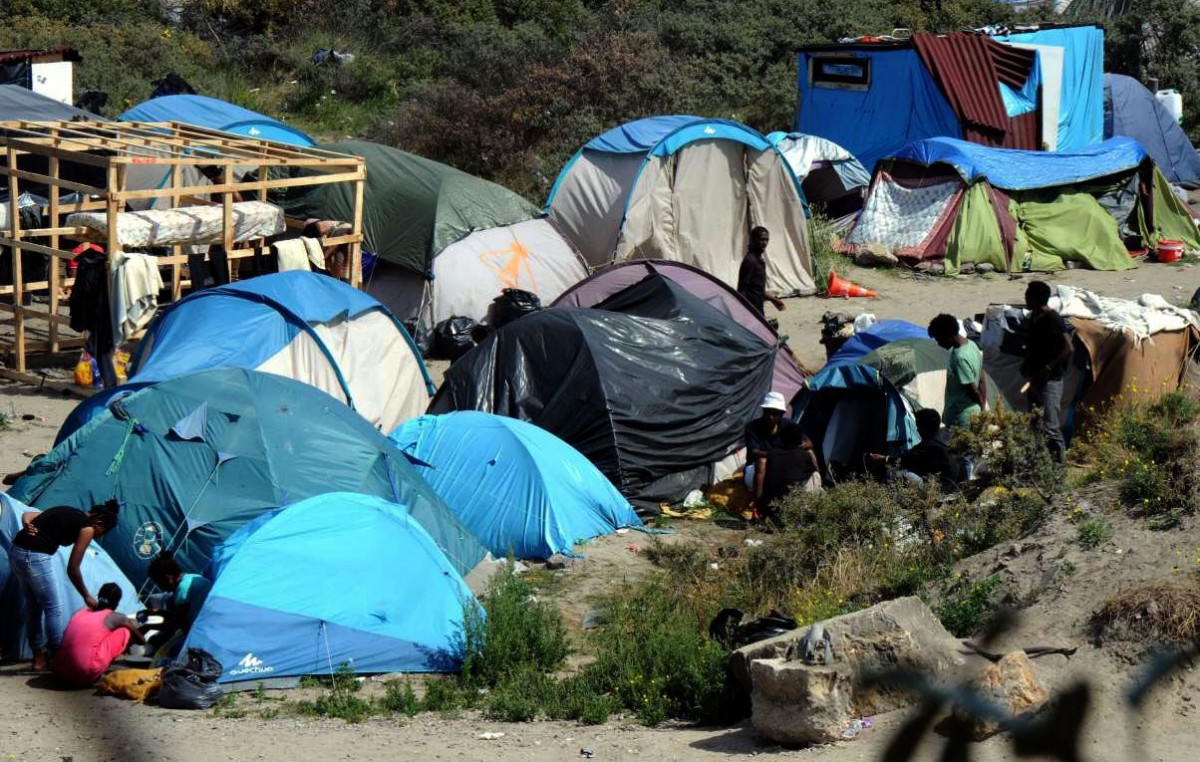 Francia y el Reino Unido buscan frenar la avalancha de refugiados