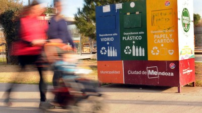 Instalan 15 contenedores más para separar y reciclar residuos en Mendoza