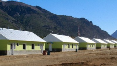 El Gobernador firmó contratos para construir 600 viviendas en 13 localidades rionegrinas