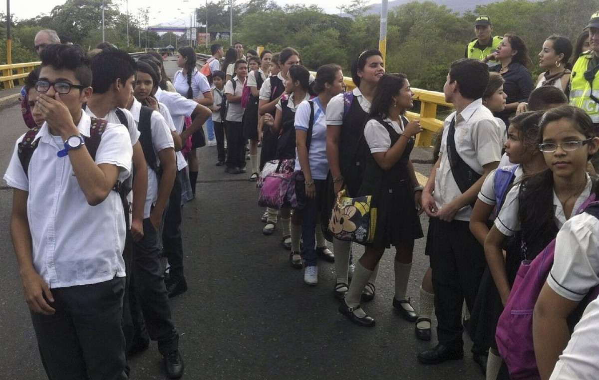 Venezuela abre la frontera para los niños estudiantes