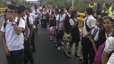 Venezuela abre la frontera para los niños estudiantes