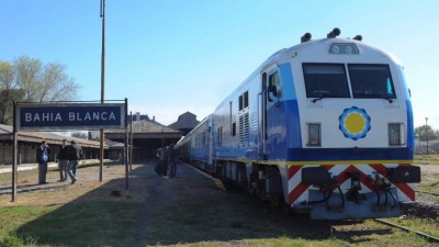 Llegó el primer tren a Bahía Blanca y Randazzo dijo que se saldó una deuda «histórica»