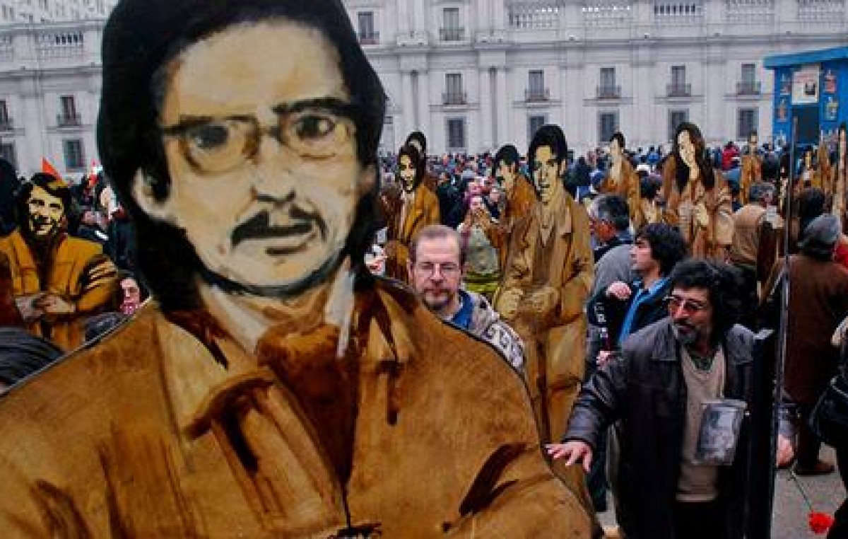 Condenan a 77 militares chilenos por asesinato de estudiante secundario