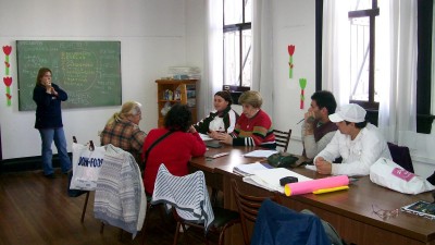 Unos 300 marplatenses aprenden a leer y escribir con el programa municipal