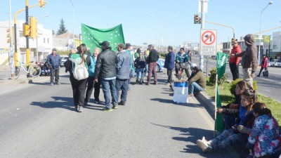 Los municipales de Plottier continúan en pie de guerra