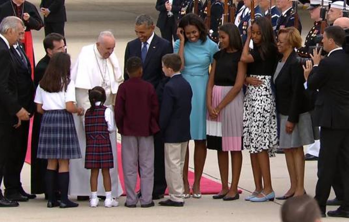 El papa Francisco inició visita histórica a Estados Unidos con un gran recibimiento