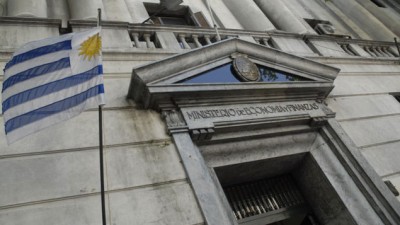 Cae el PBI en Uruguay y se contrae la economía