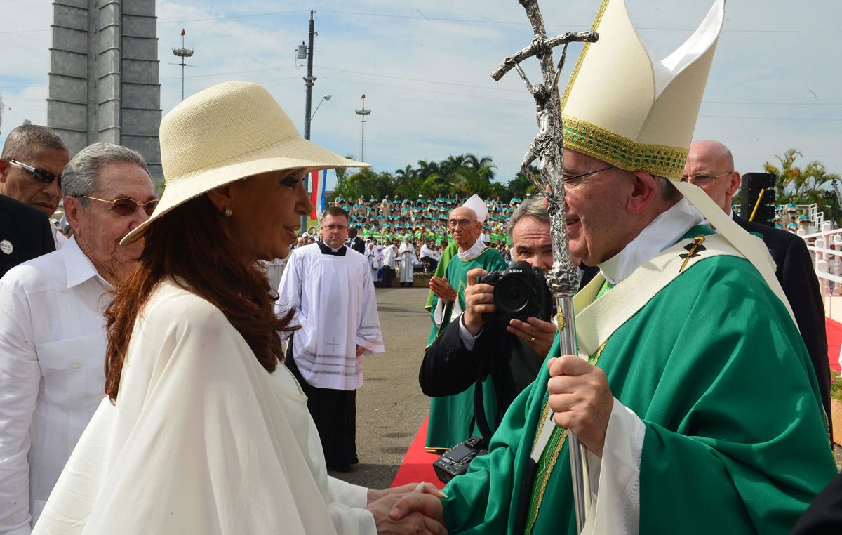 Cristina saludó al Papa tras la histórica misa en la Plaza de la Revolución