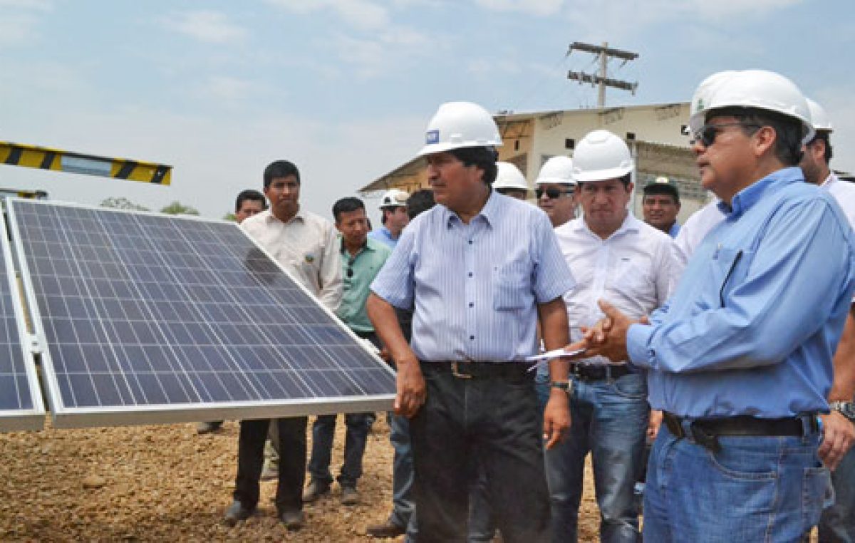 Morales inaugura planta de energía solar de 60 kilowatts en la localidad El Espino