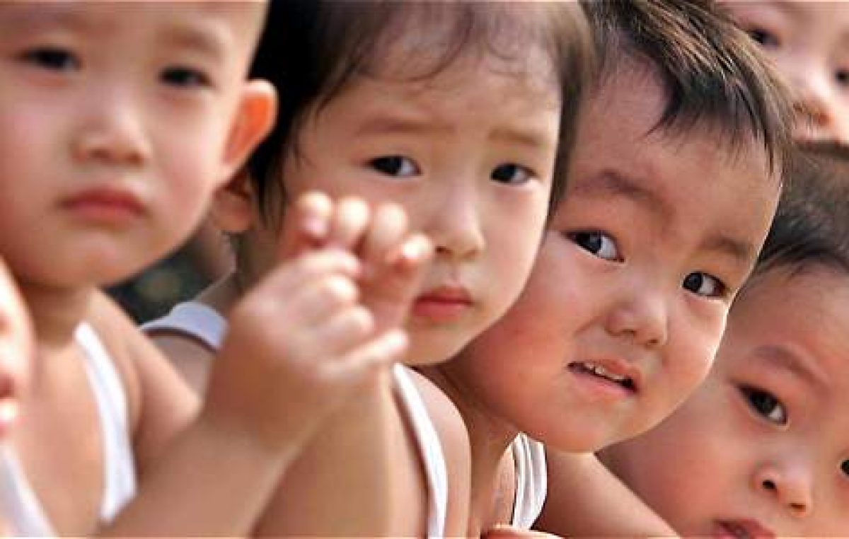 China deroga la política de un solo hijo y ahora permite tener hasta dos
