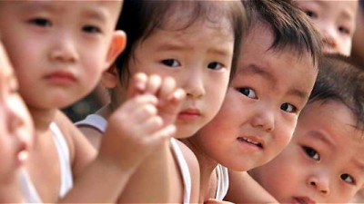 China deroga la política de un solo hijo y ahora permite tener hasta dos