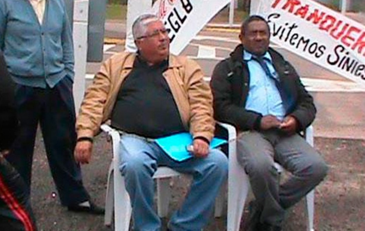 Uruguay: un intendente se encadenó para que le arreglen una ruta