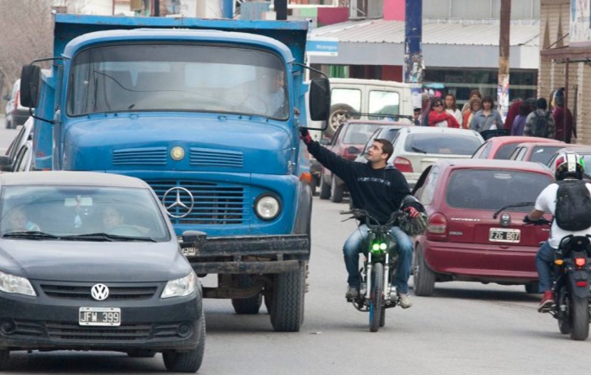 Los números del caos: cada dos autos hay una moto en Neuquén
