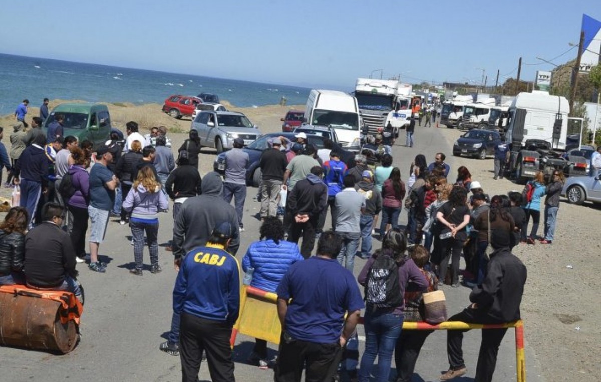 Tenso reclamo del SOEMCO en Caleta y un Municipio que se encuentra acéfalo