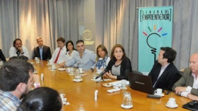 La intendenta de Rosario presentó la primera Semana del Emprendedor