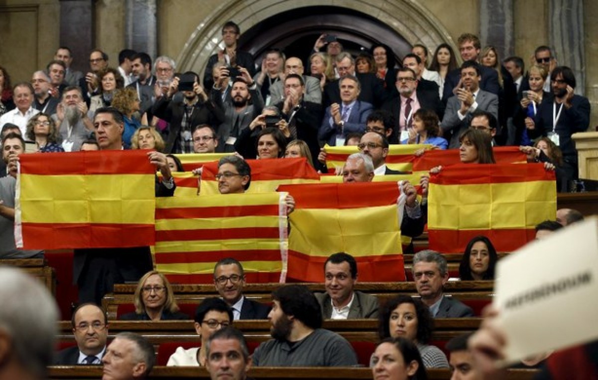 Cataluña inicia la salida de España con una ley que desacata su jurisdicción