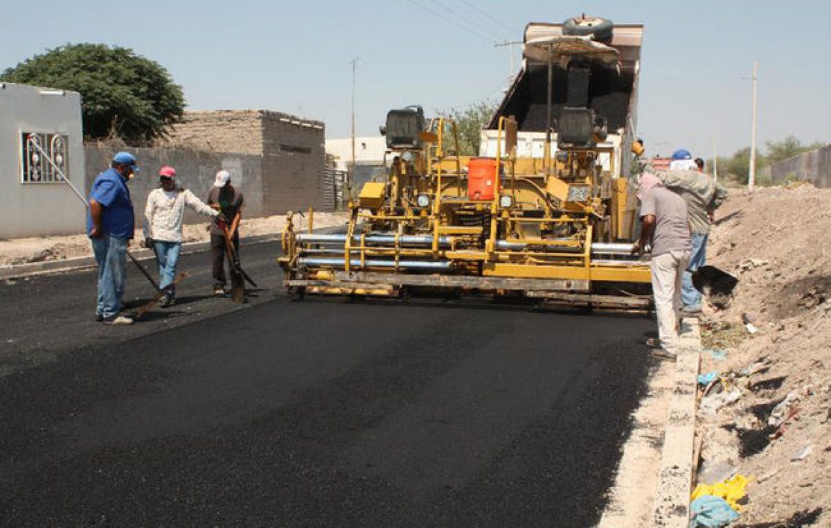 Firman un millonario plan de pavimentación en Saavedra