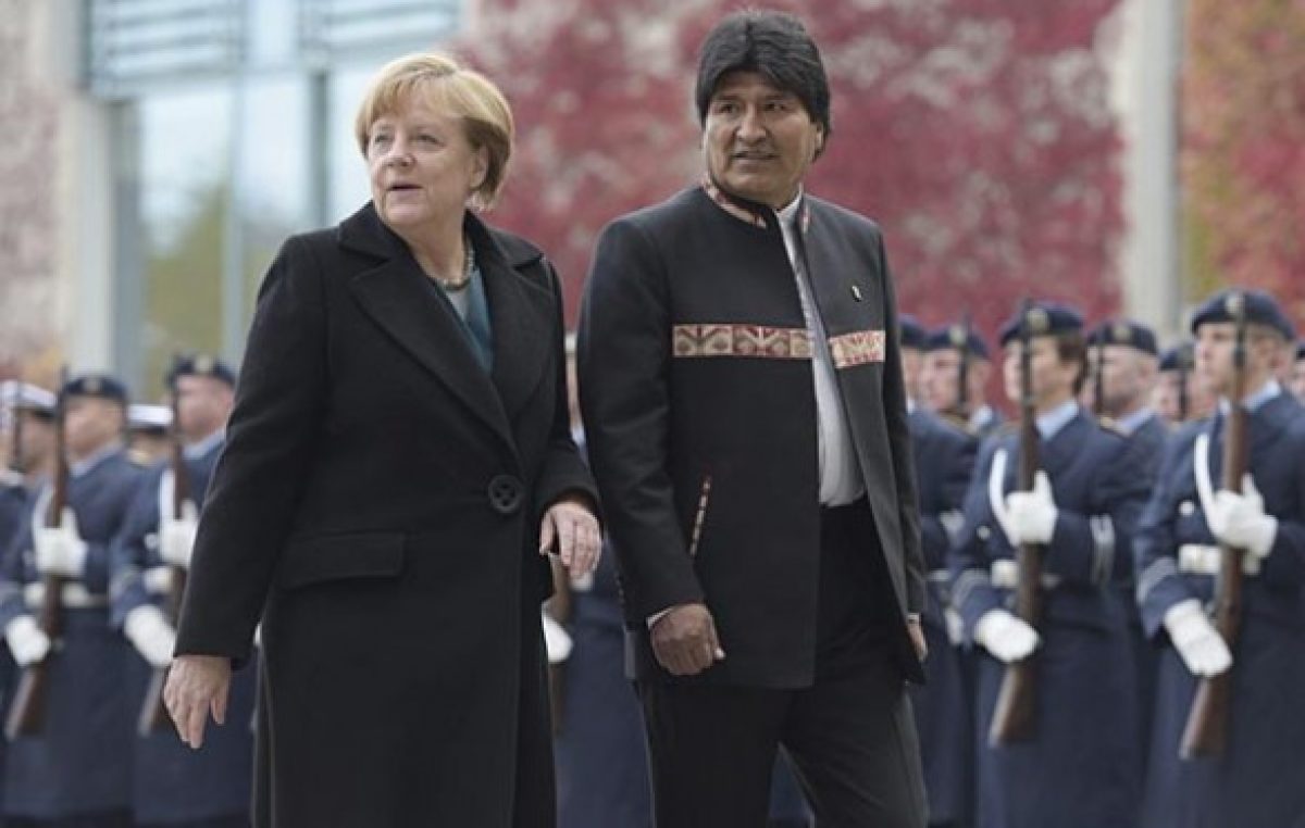 Merkel pidió al Papa, para mediar entre Bolivia-Chile