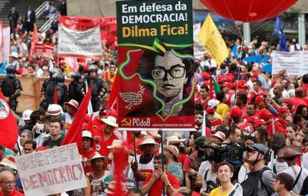 Movimientos sociales dan un espaldarazo a Rousseff pero critican el ajuste fiscal