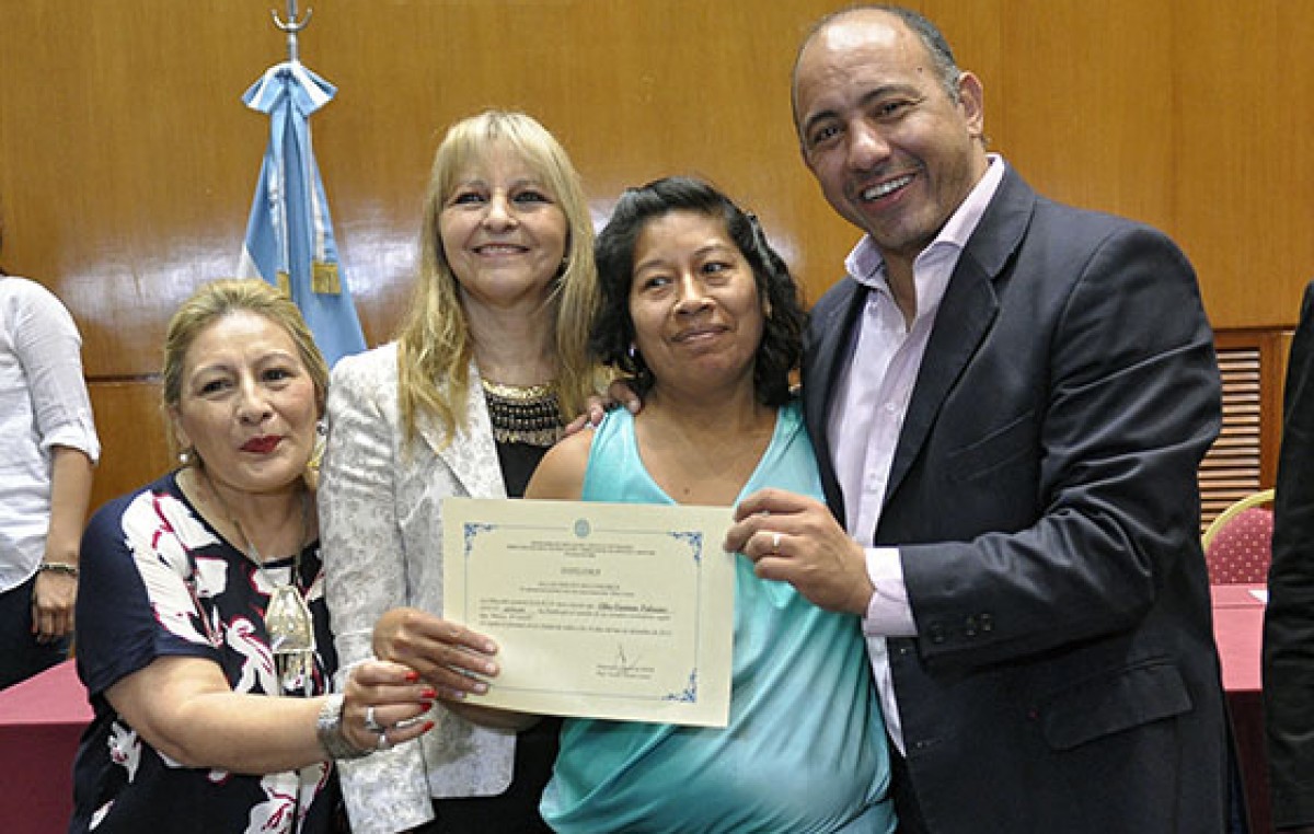 Salta: Más de 100 mujeres del programa Ellas Hacen terminaron el secundario