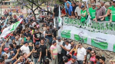 Córdoba: Crece el enfrentamiento con Mestre y el Suoem cosecha cada vez más adhesiones