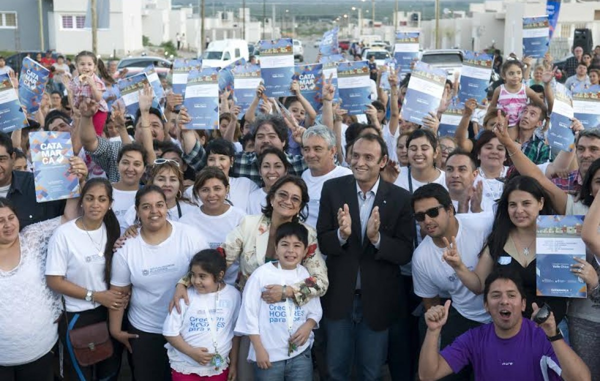 La Gobernadora de Catamarca entregó viviendas para otras 50 familias