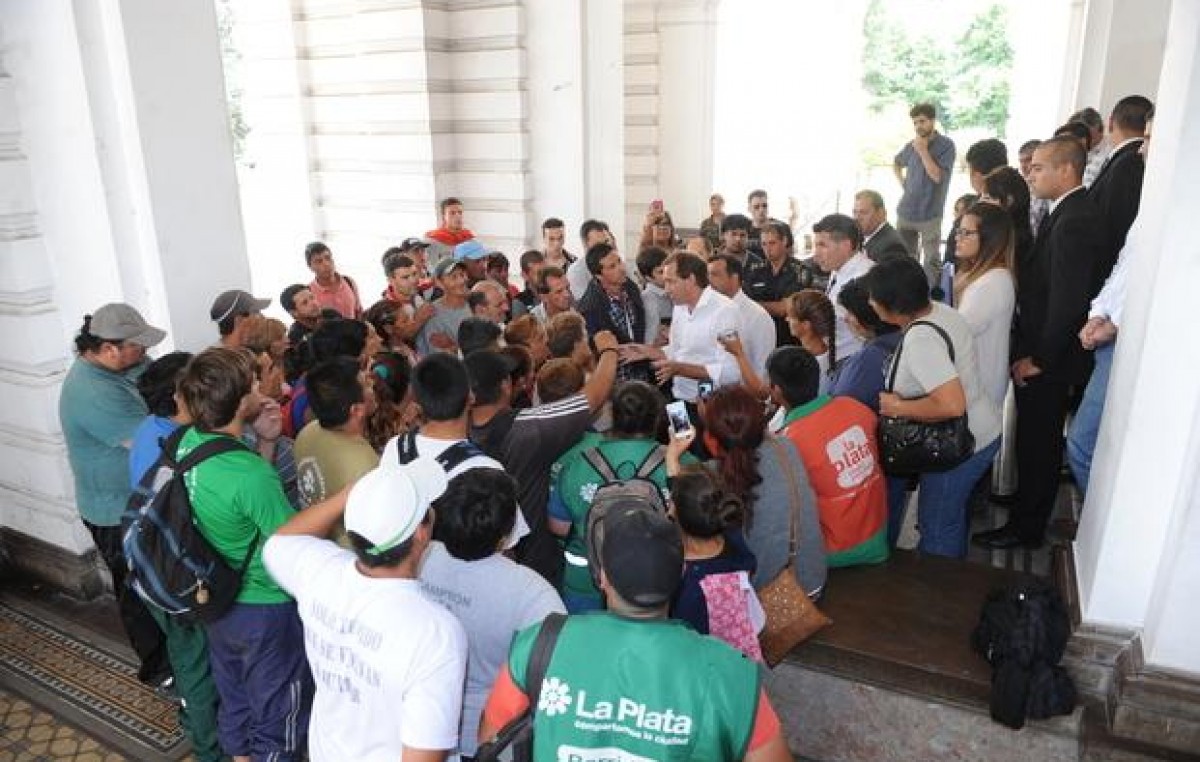 Garantizan auxilio provincial para pagar los sueldos en La Plata