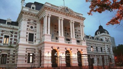 Conflicto en puerta: Intendentes bonaerenses se rebelan contra la ley de paritarias municipales