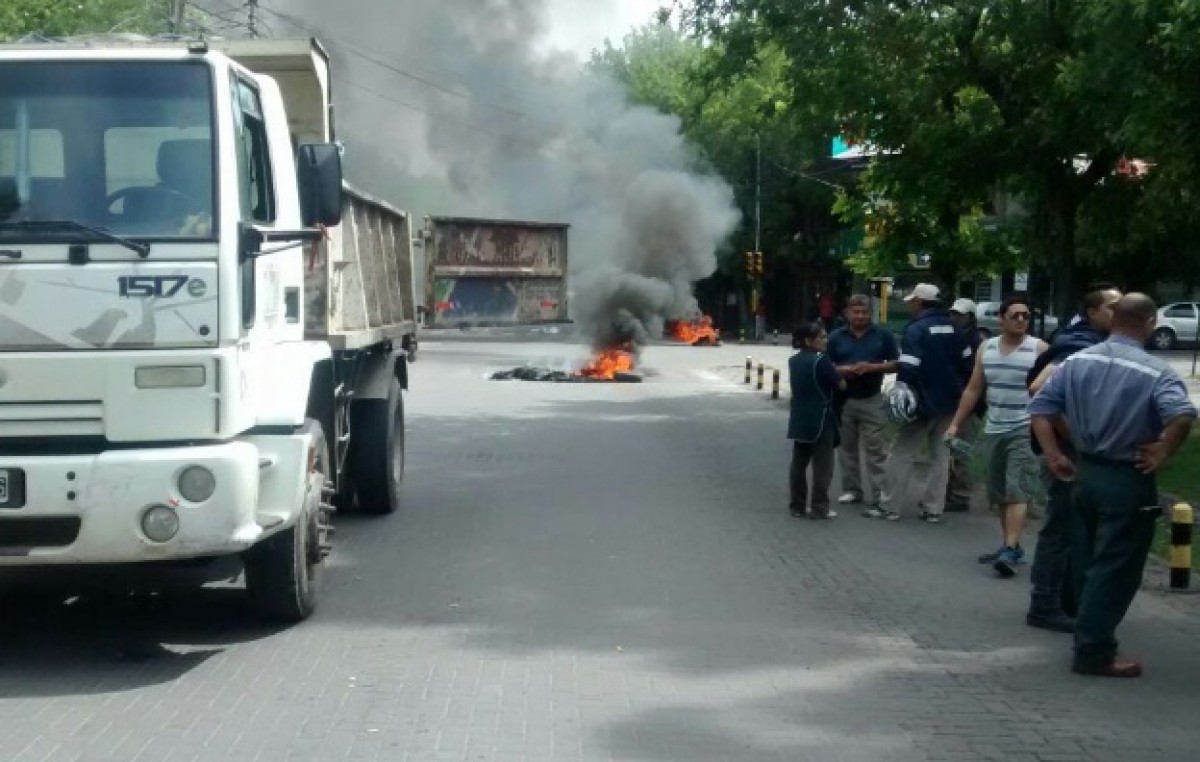 Nueva protesta en las puertas del municipio de Luján de Cuyo